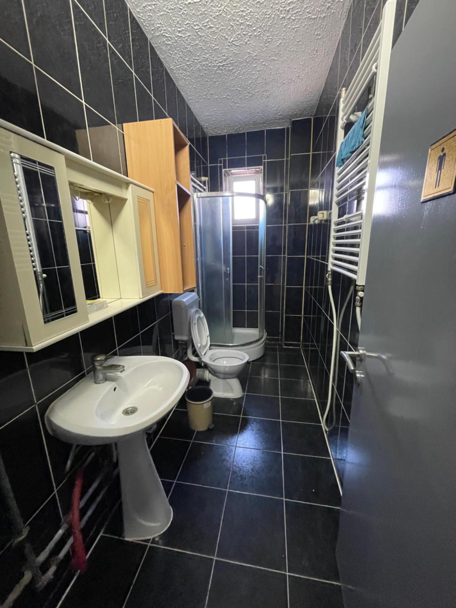 Newborn Comfort Hostel The Biggest Hostel Of Town With Best Location Πρίστινα Εξωτερικό φωτογραφία